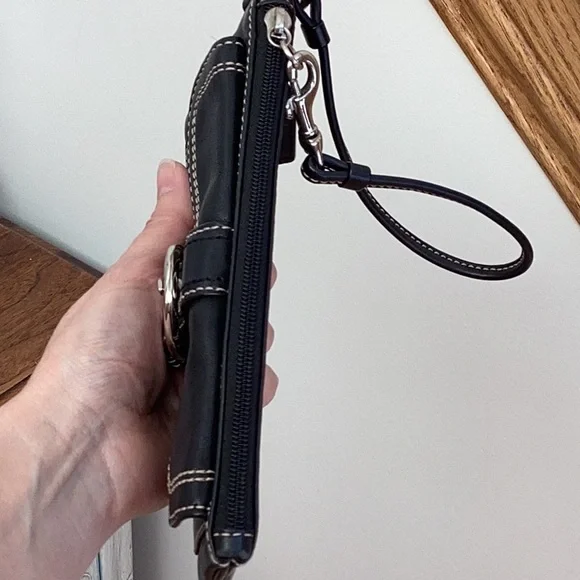Coach vintage y2k black with silver hardware soho wristlet with lavender inside - Picture 8 of 16